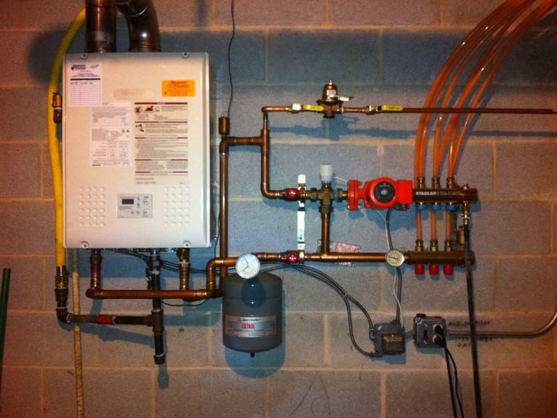 Wall-hung heating unit with copper supply and return piping, a circulator pump and a manifold with orange tubing